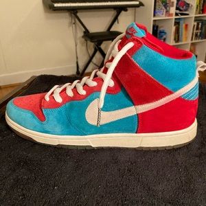 Nike SB Dunk “Bloody Gums”